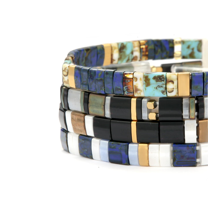 Ensemble Essentiel (boucles d'oreilles Tila, collier et parure Essentiel)