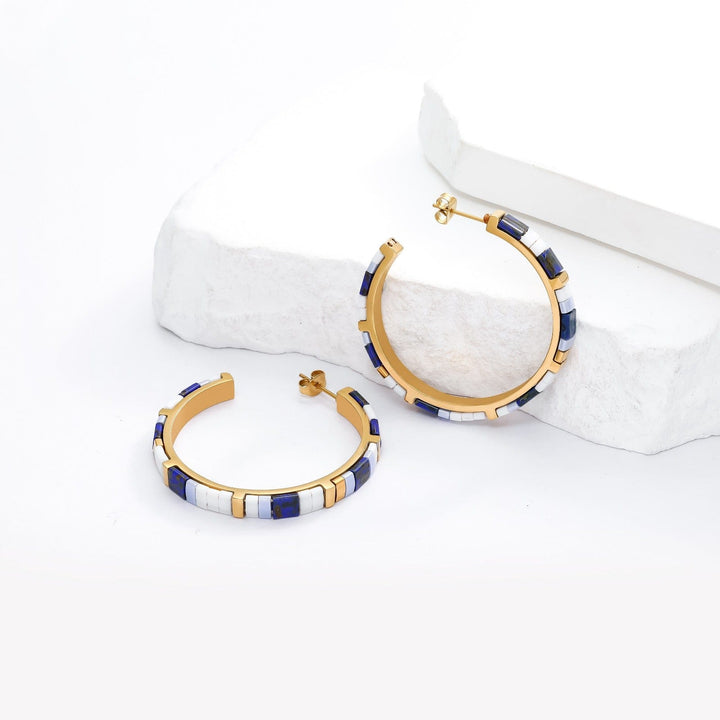 Ensemble Essentiel (boucles d'oreilles Tila, collier et parure Essentiel)