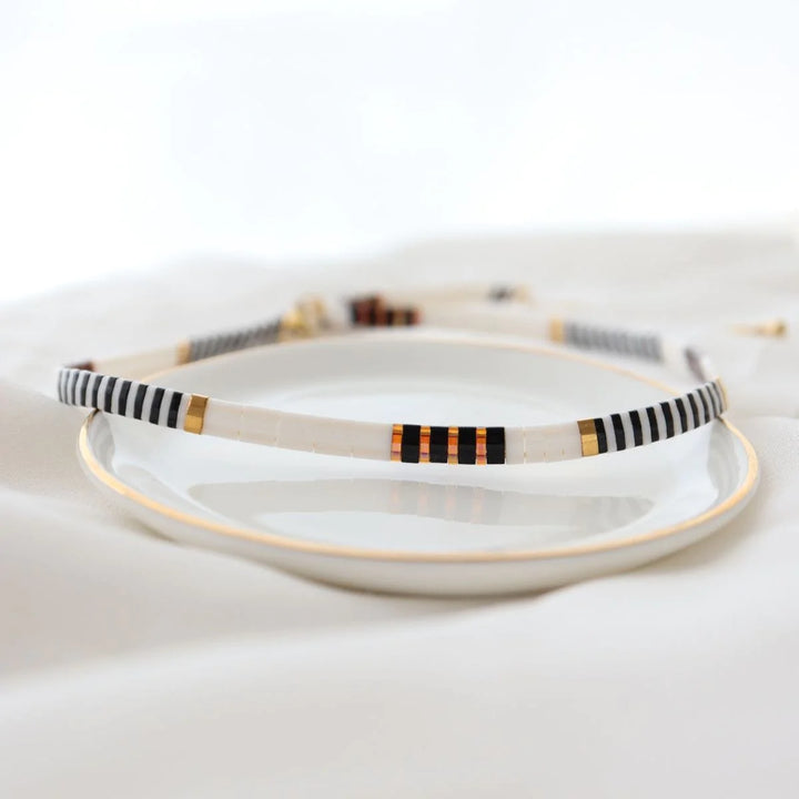 Nina - collier en perles Miyuki porté