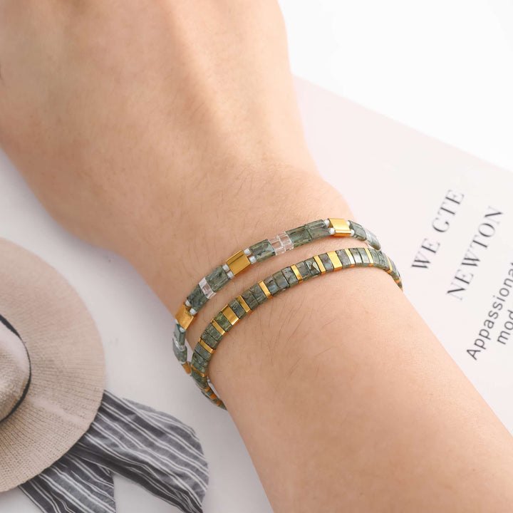 Parure Elna - bracelet en perles Miyuki porté au poignet