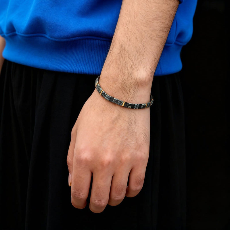 Elia - bracelet en perles Miyuki porté au poignet