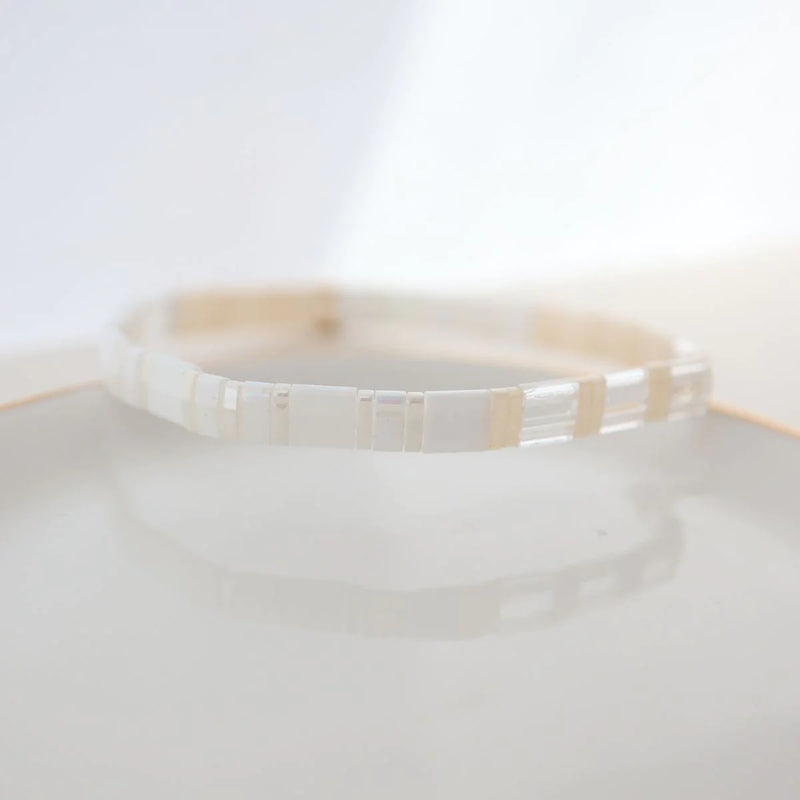 Ensemble Gøld - bracelet en perles Miyuki porté au poignet