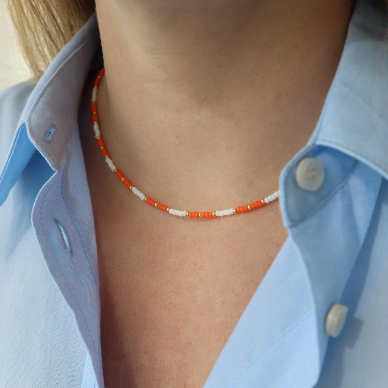 Corail - collier en perles Miyuki porté