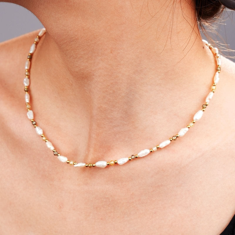 Lenka - collier en perles Miyuki porté