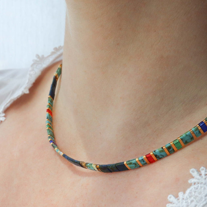 Lou - collier en perles Miyuki porté