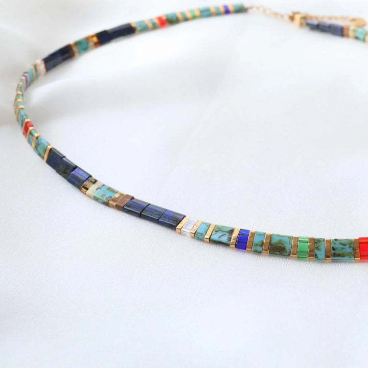 Lou - détail des couleurs et motifs en perles Miyuki Tila