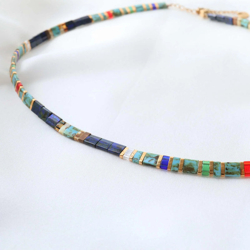 Lou - détail des couleurs et motifs en perles Miyuki Tila