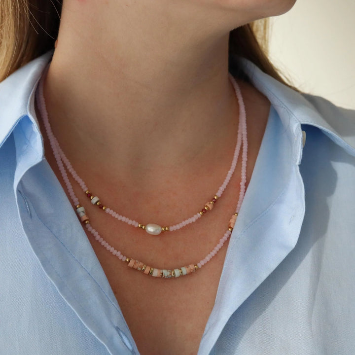 Rose - collier en perles Miyuki porté